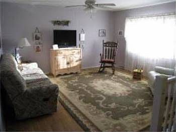 4th image of 60 Florentina St #A
