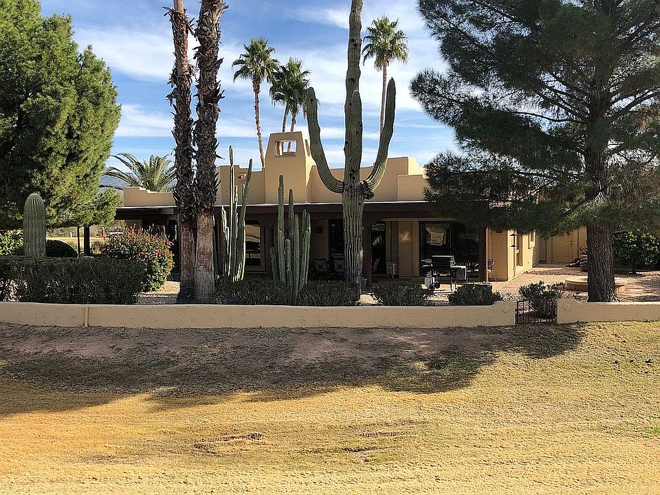 Back of house from 4th tee