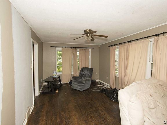3rd image of 121 Orchard Ave