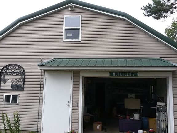 Garage/w 1/2 bath and upstai