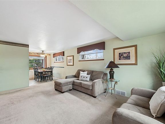 4th image of 319 Ryan Dr