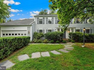 3 Moss Rd, Sterling, VA 20165