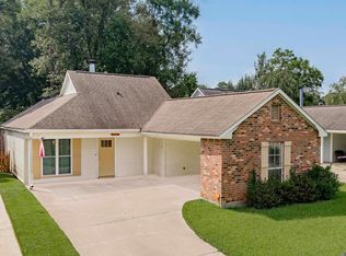 726 Fawn Lake Dr, Baton Rouge, LA 70816