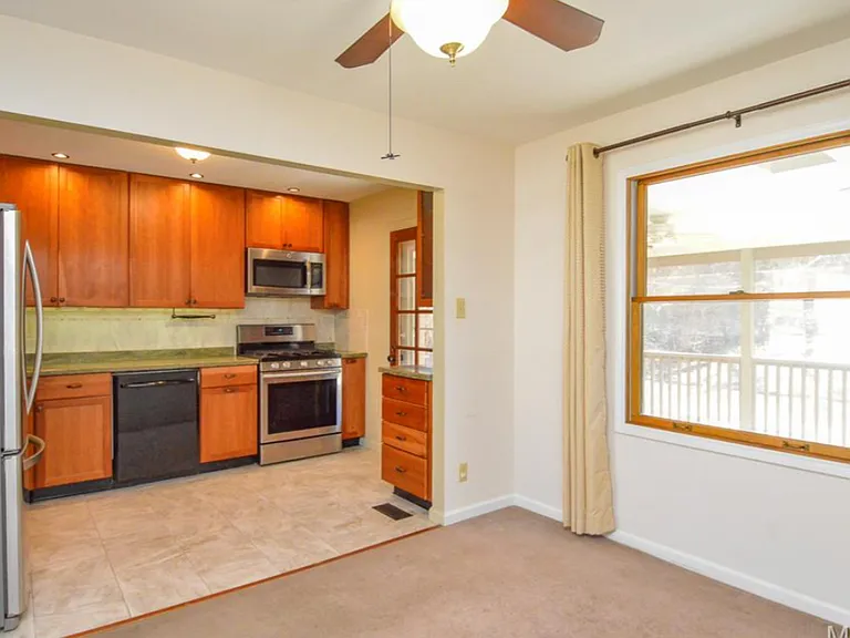 410 Robert Ave — Photo 4