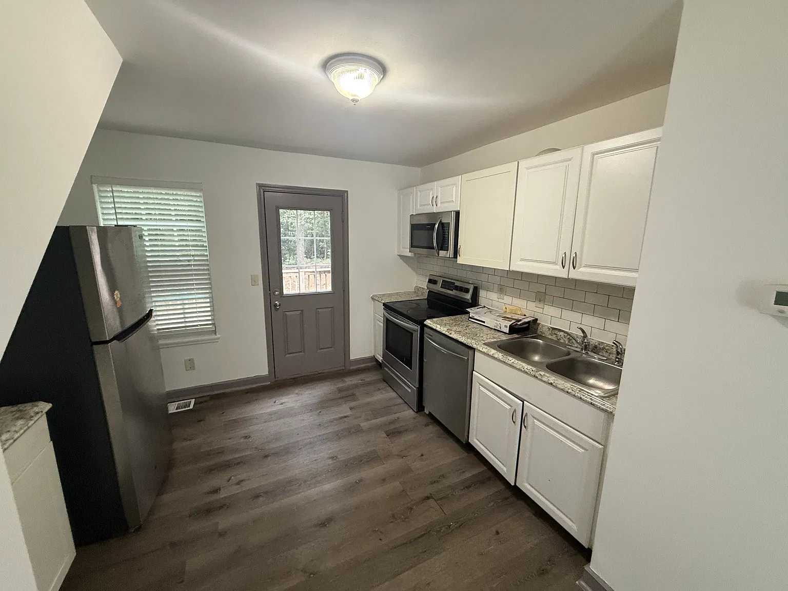 1 bed, 725 sqft, $1,200 — Photo 3