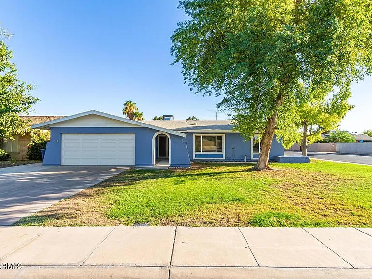 1641 E Fremont Dr — Photo 1