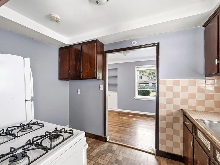 988 Glenside Ave — Photo 9