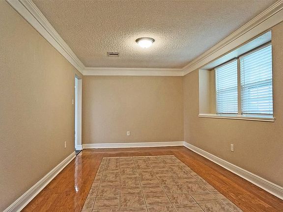 3rd image of 1922 Westlake Way