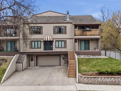 326 10th Ave S APT 2, Fargo, ND, 58103