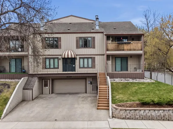 326 10th Ave S APT 2, Fargo, ND 58103