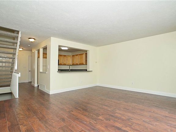 4th image of 1608 Pheasant Ct
