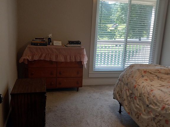 3rd image of 360 Crosshill Ln