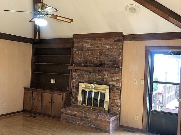 2nd image of 1328 Yorkshire Dr