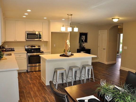 5th image of 1045 Mikkelsen Dr