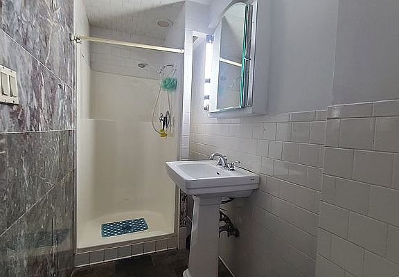 3rd image of 2167 E 74th St #Ba2
