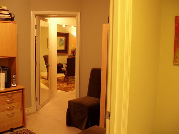3rd image of 1029 Belmont Ave E APT 204