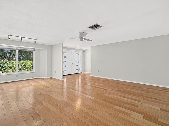 4th image of 324 Sweetgum Ct