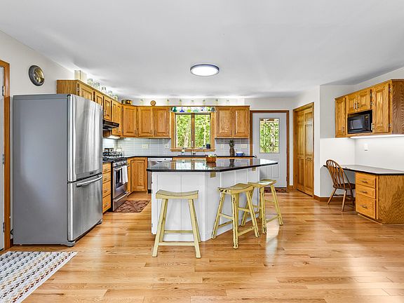 5th image of 17 Denning Brook Road