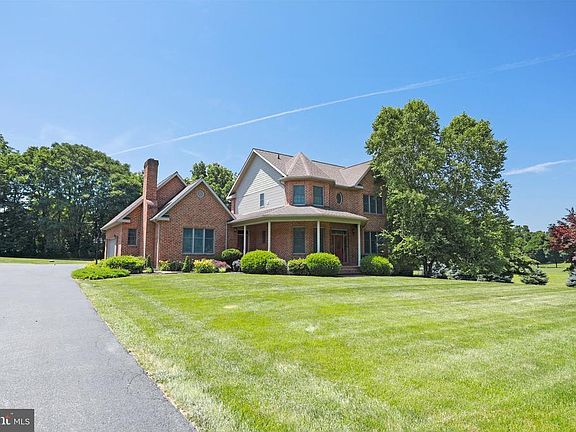 3rd image of 8410 Country Home Ln