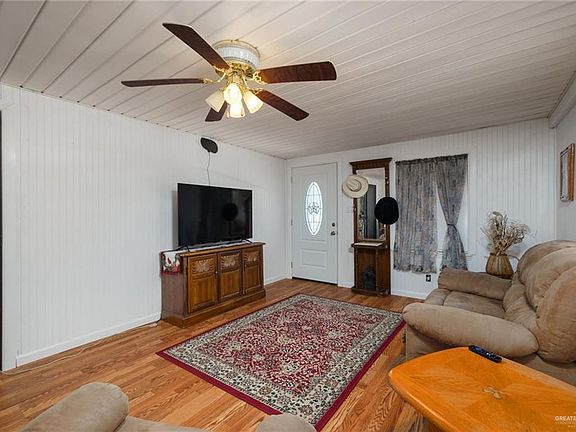 2nd image of 3006 Spur Dr