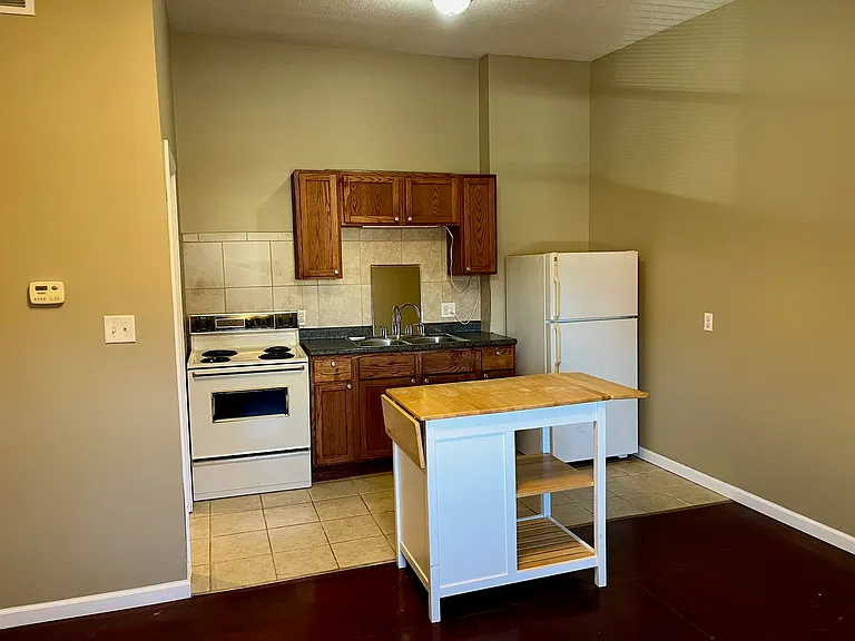 105 W Market St #2 — Photo 5