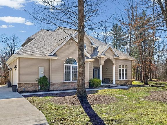3rd image of 27519 Riverwood Ct