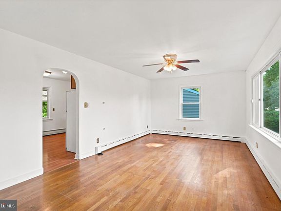 4th image of 4339 Freemansburg Ave