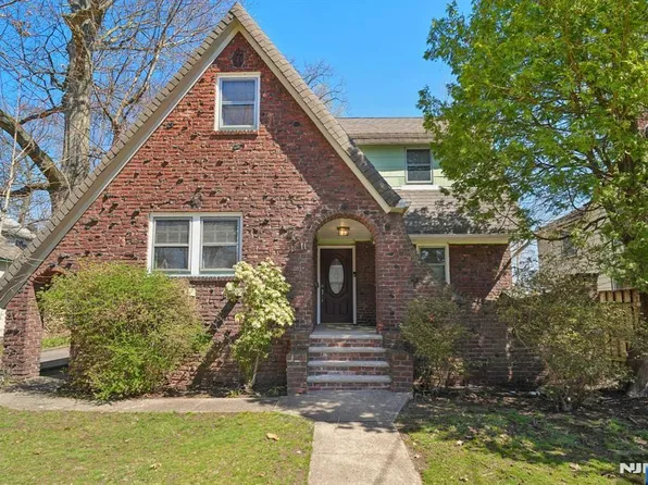 451 Sagamore Ave, Teaneck, NJ 07666