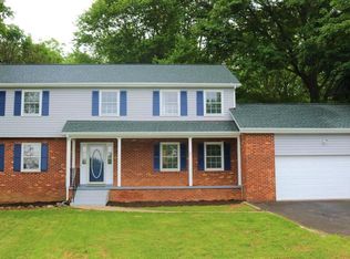 4112 Crescent Hills Dr, Haymarket, VA 20169