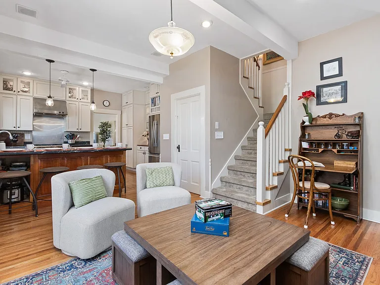 1500 W Oak St — Photo 14