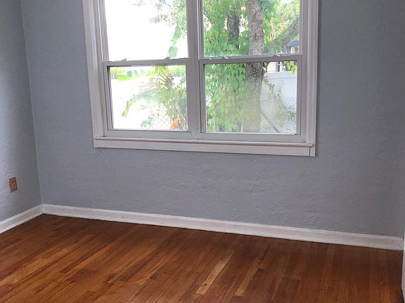 4th image of 428 S Primrose Dr