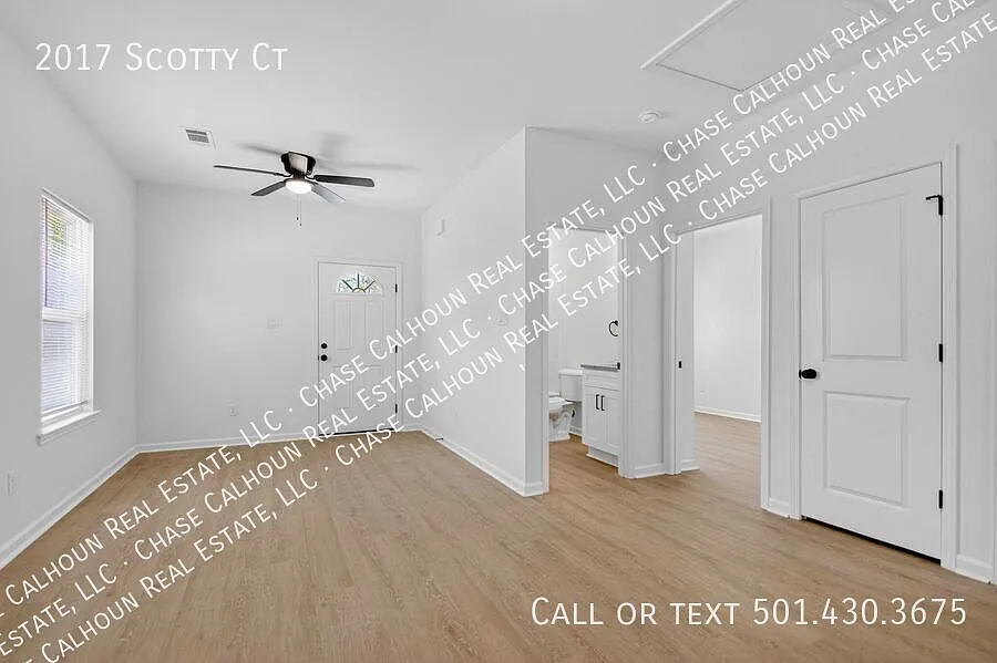 Enjoy this charming duplex near the University of Arkansas at Little Rock — Photo 4