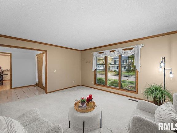 3rd image of 2698 Rosehill Ave