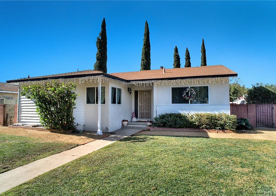 1st image of 10807 Woodley Ave