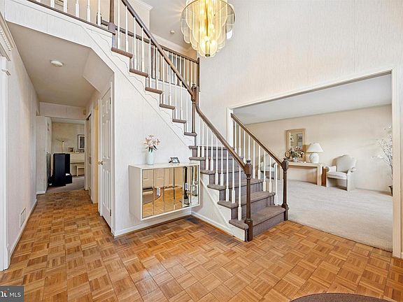 4th image of 1733 Brittany Dr