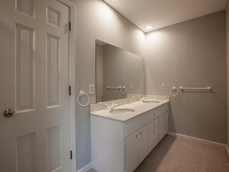 7116 Gleason Rd — Photo 12