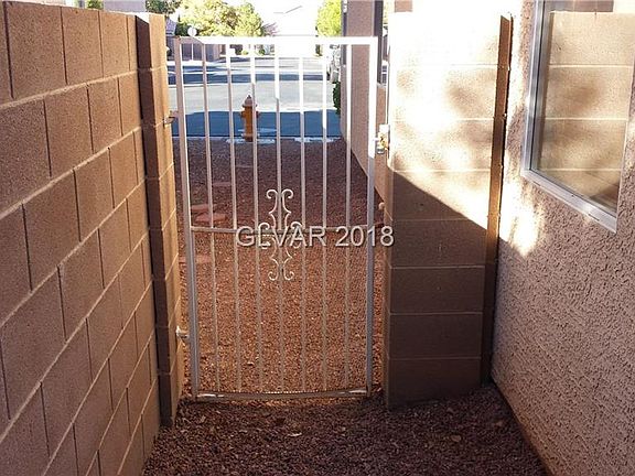 5th image of 979 Whispering Grove Ave