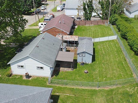 2nd image of 111 Pine Ln