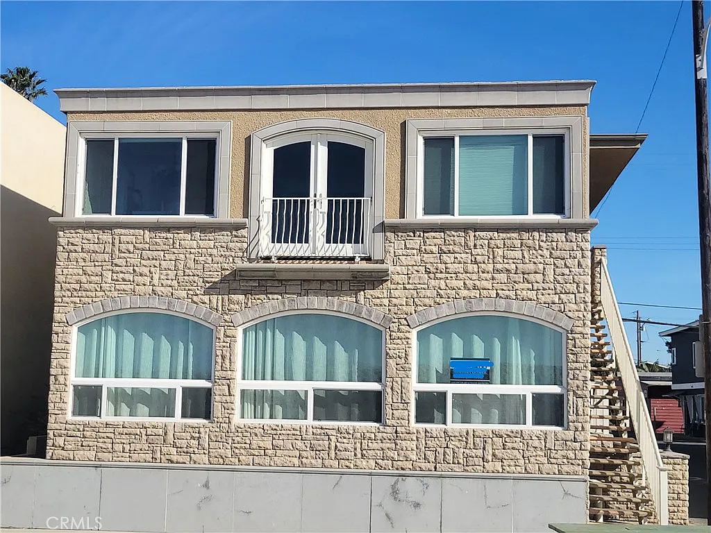 3 bed, 900 sqft, $4,150 — Photo 1