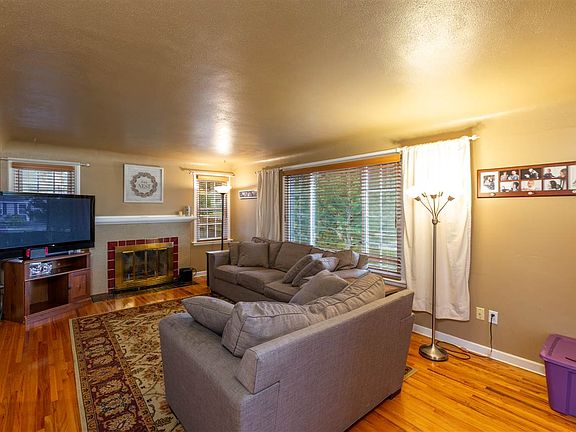 3rd image of 2404 W Rockwell Ave