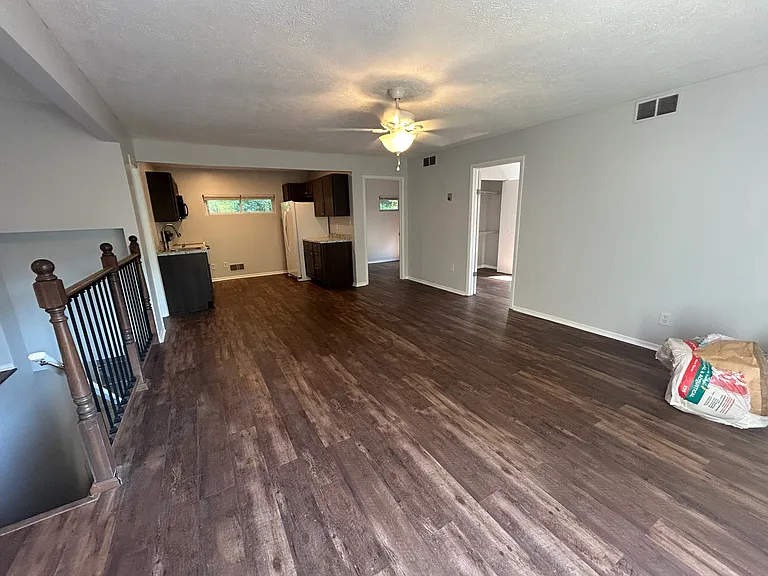 304 S Bayly Ave — Photo 14