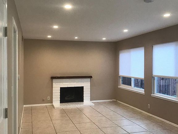 4th image of 2501 S Artesia St