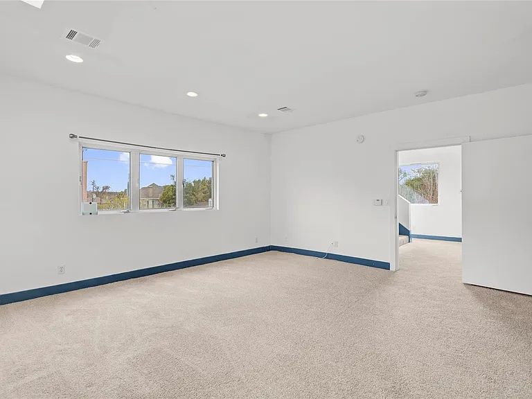 3910 Austin St — Photo 23