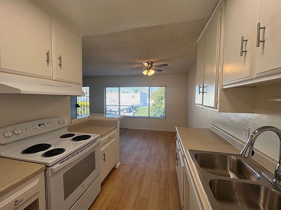 3rd image of 1318 W Gardena Blvd APT L