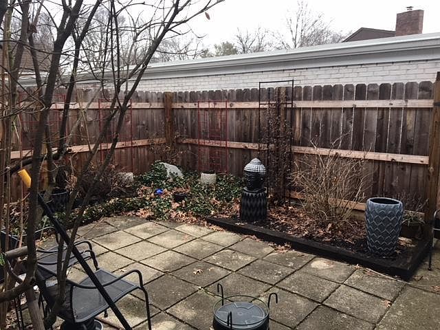 2nd image of 2862 Chateau Cir