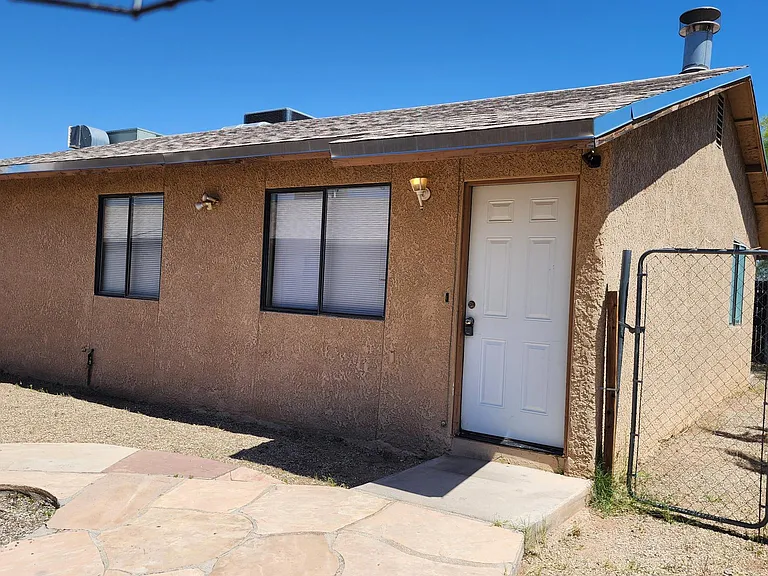 1255 N Bryant Ave — Photo 1