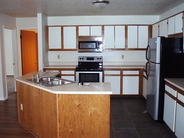 340 Country Club Rd #122 — Photo 5