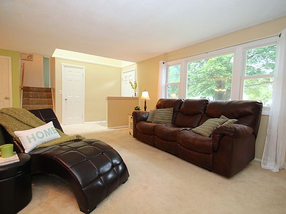 4th image of 45 Meadow Dr