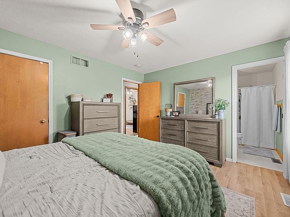 4th image of 627 Cranbrook Ln