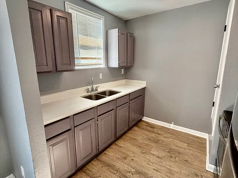 529 Bexar Dr — Photo 3